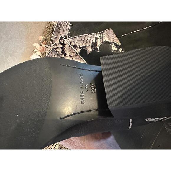 Marc Fisher Black Snakeskin Pattern Heeled Boots Sz 6.5 - Picture 4 of 4